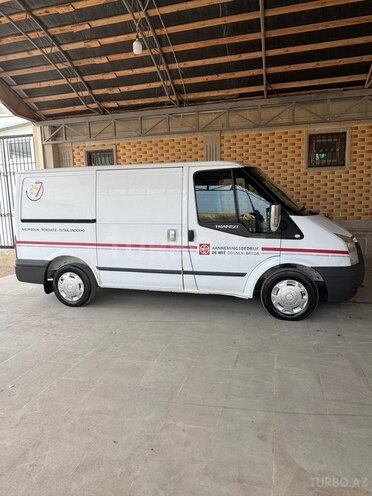 Ford Transit-9