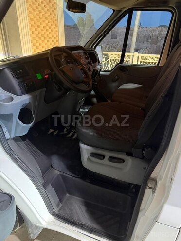 Ford Transit-11