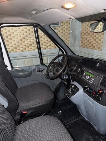 Ford Transit-8