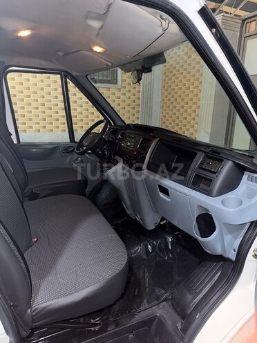 Ford Transit-15