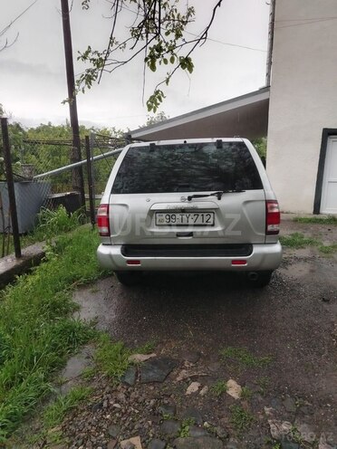Nissan Pathfinder-2