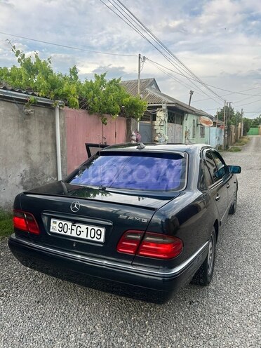 Mercedes E 240-2