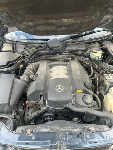 Mercedes E 240-5