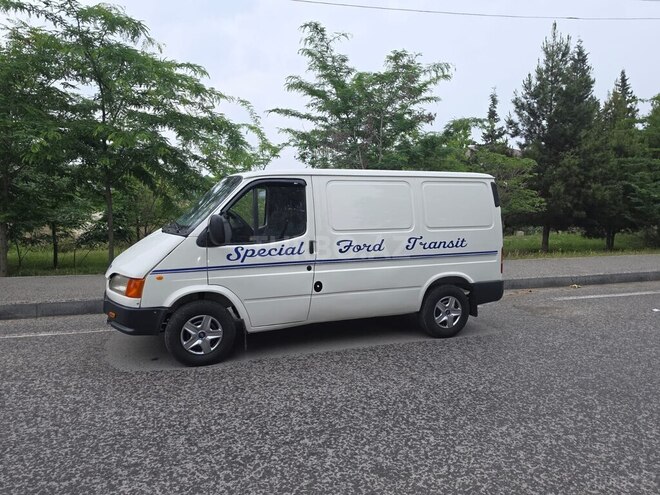 Ford Transit-13