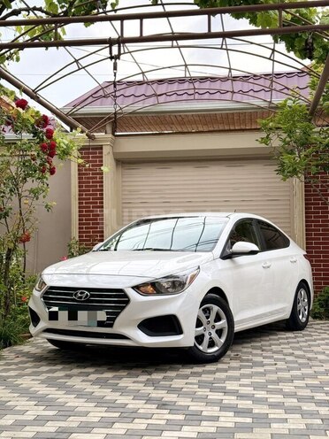 Hyundai Accent-1