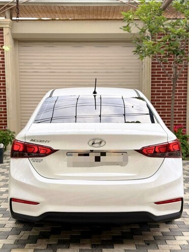 Hyundai Accent-6