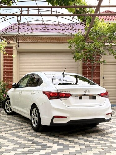 Hyundai Accent-7