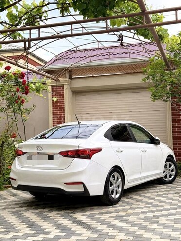 Hyundai Accent-5