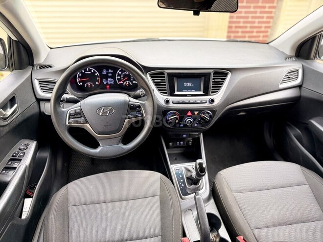Hyundai Accent-8