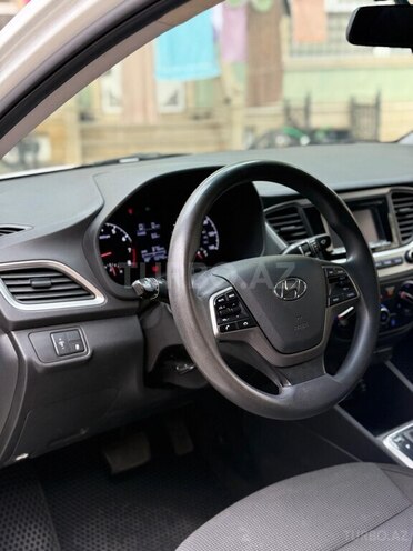 Hyundai Accent-9
