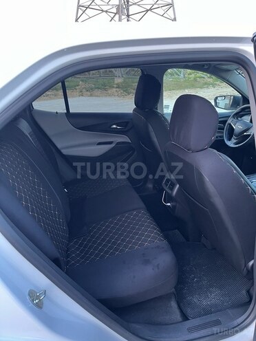 Chevrolet Equinox-12
