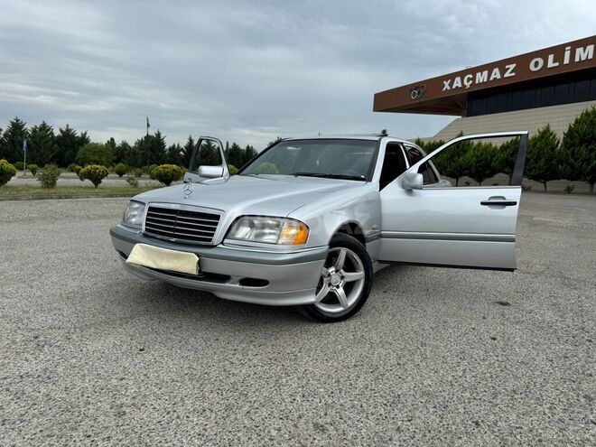 Mercedes C 200-1