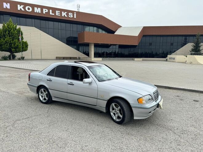 Mercedes C 200-4