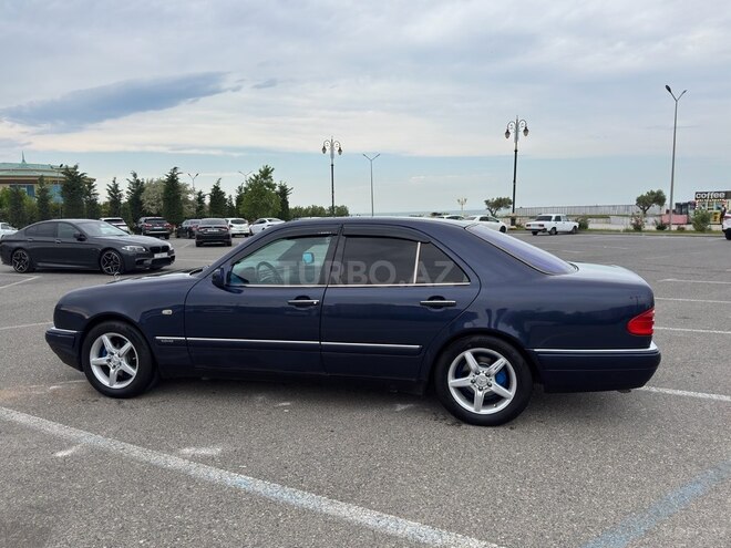 Mercedes E 240-4