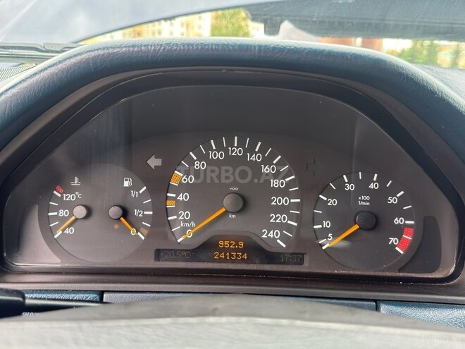 Mercedes E 240-9