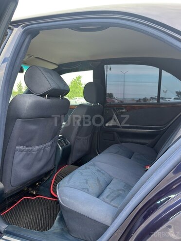Mercedes E 240-7