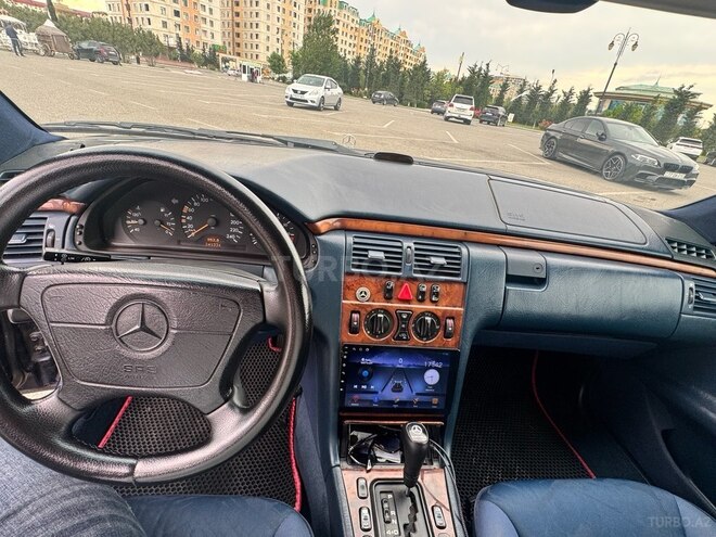 Mercedes E 240-10