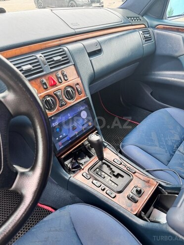 Mercedes E 240-12