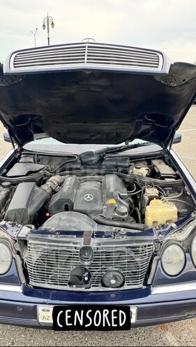 Mercedes E 240-13