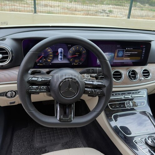 Mercedes E 300-13