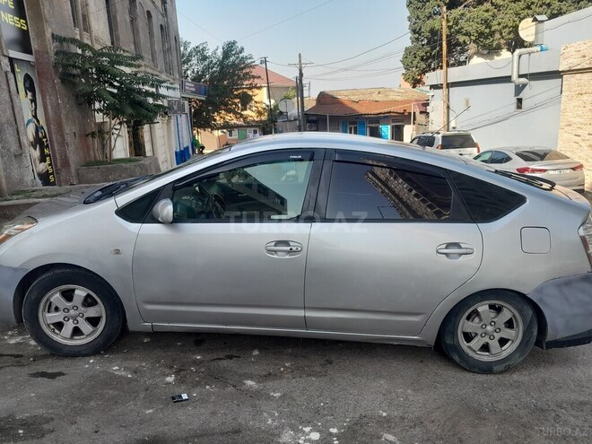 Toyota Prius-5