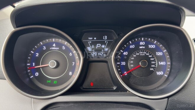 Hyundai Elantra-9