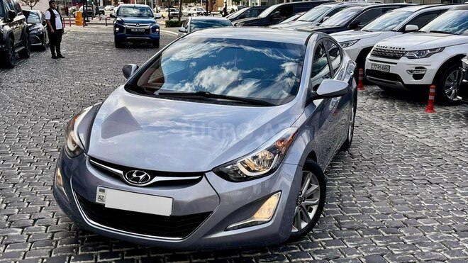Hyundai Elantra-2