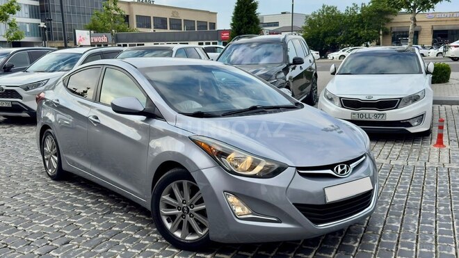 Hyundai Elantra-1