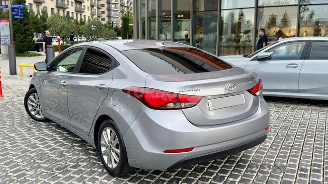Hyundai Elantra-6