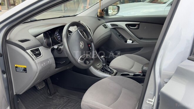 Hyundai Elantra-7