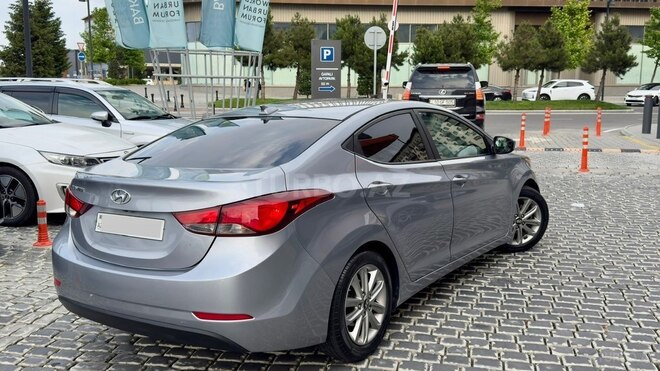 Hyundai Elantra-5