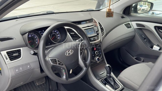 Hyundai Elantra-11