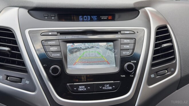 Hyundai Elantra-10
