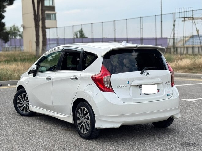 Nissan Note-5