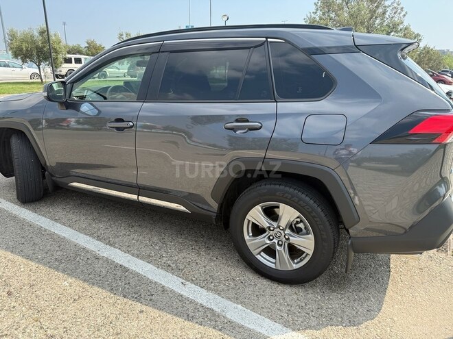 Toyota RAV4-9