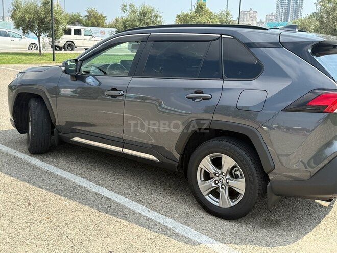 Toyota RAV4-8