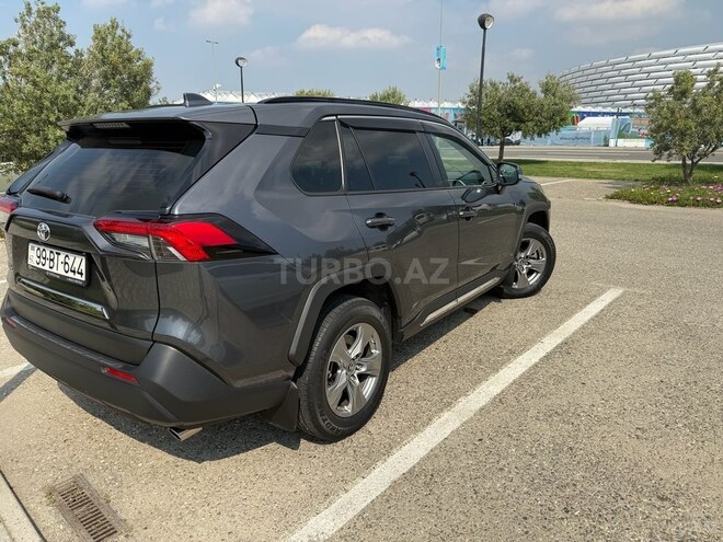 Toyota RAV4-11