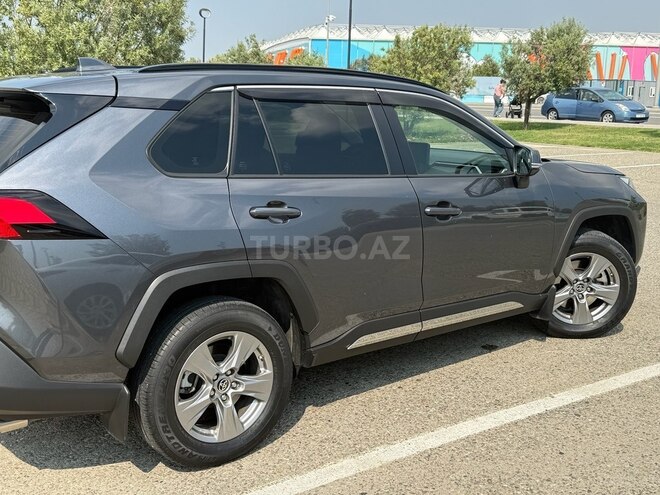 Toyota RAV4-6
