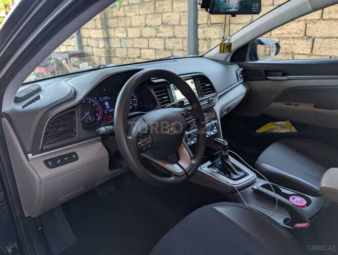 Hyundai Elantra-2