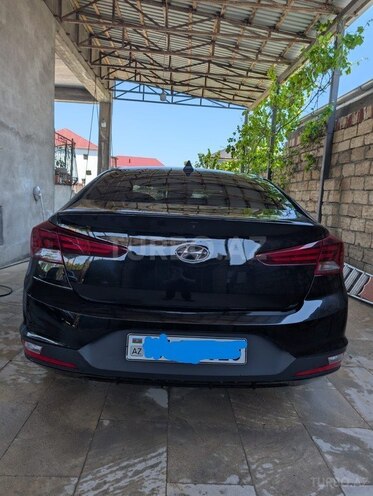Hyundai Elantra-3