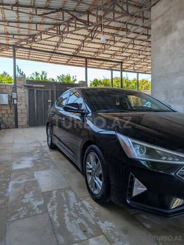 Hyundai Elantra-13