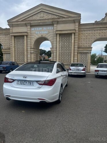 Hyundai Sonata-4