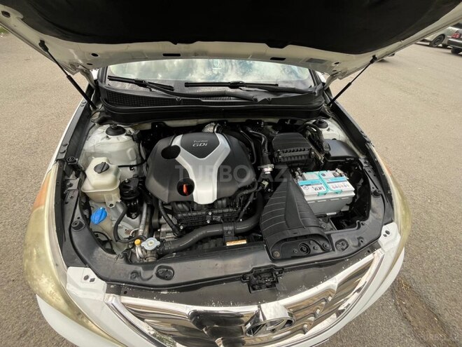 Hyundai Sonata-11