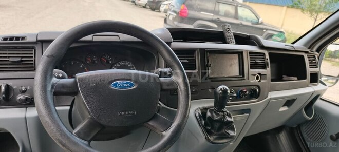 Ford Transit-11