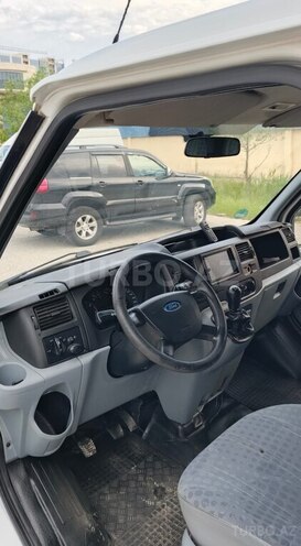 Ford Transit-10