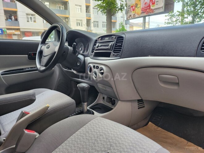 Hyundai Accent-2