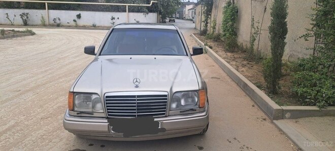 Mercedes 220 E-1