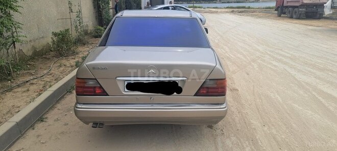 Mercedes 220 E-2