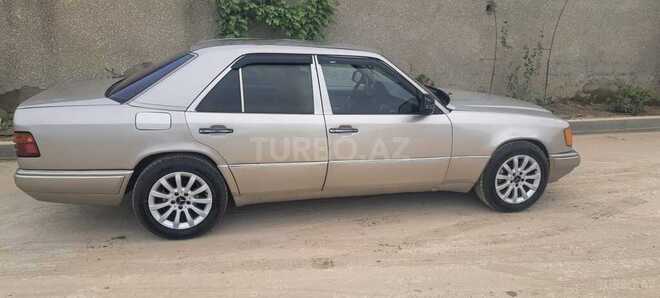 Mercedes 220 E-5