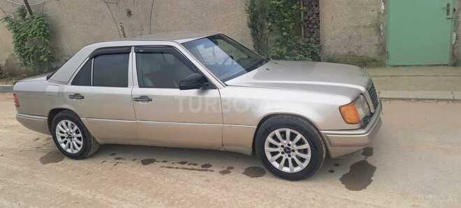 Mercedes 220 E-8
